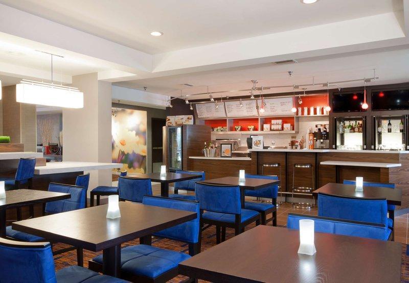 Courtyard Beaumont Hotel Екстериор снимка