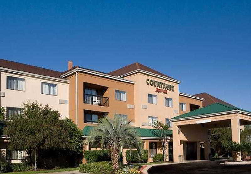 Courtyard Beaumont Hotel Екстериор снимка