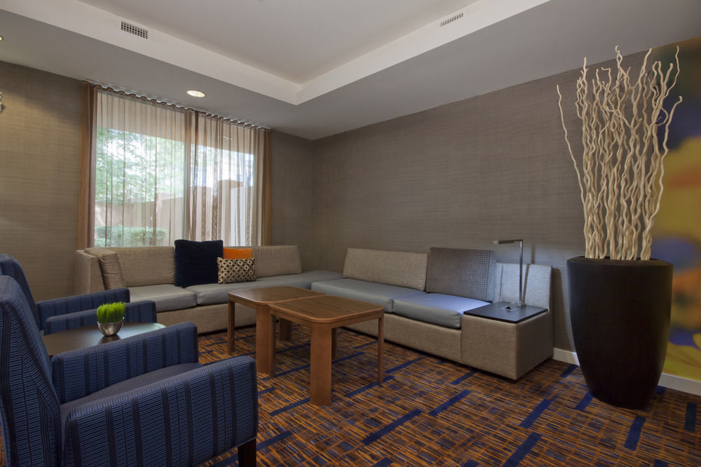 Courtyard Beaumont Hotel Екстериор снимка