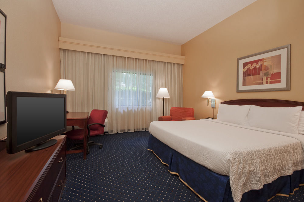 Courtyard Beaumont Hotel Екстериор снимка