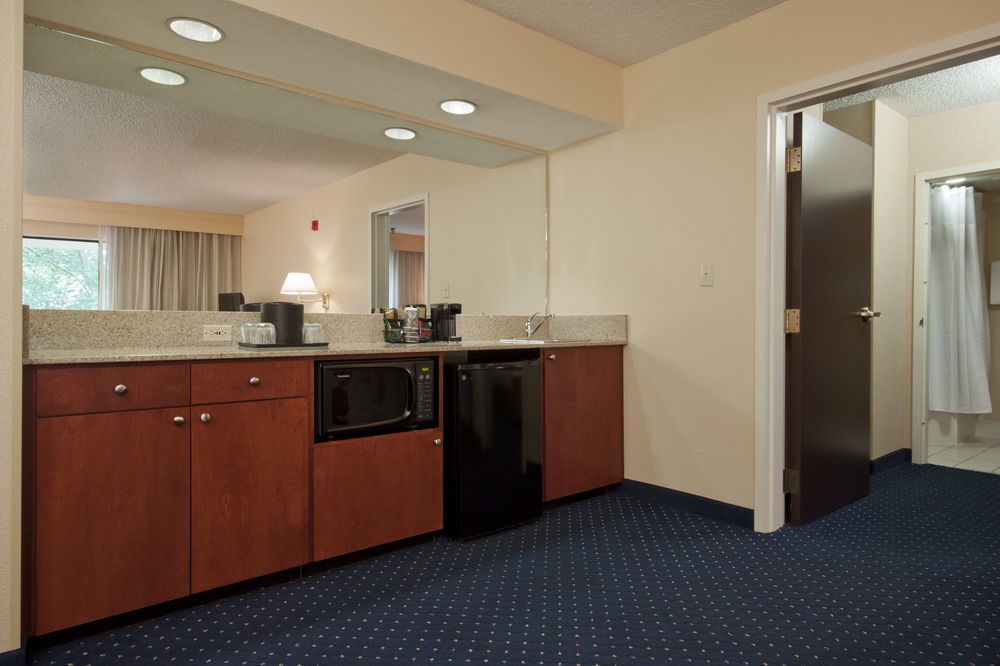 Courtyard Beaumont Hotel Екстериор снимка