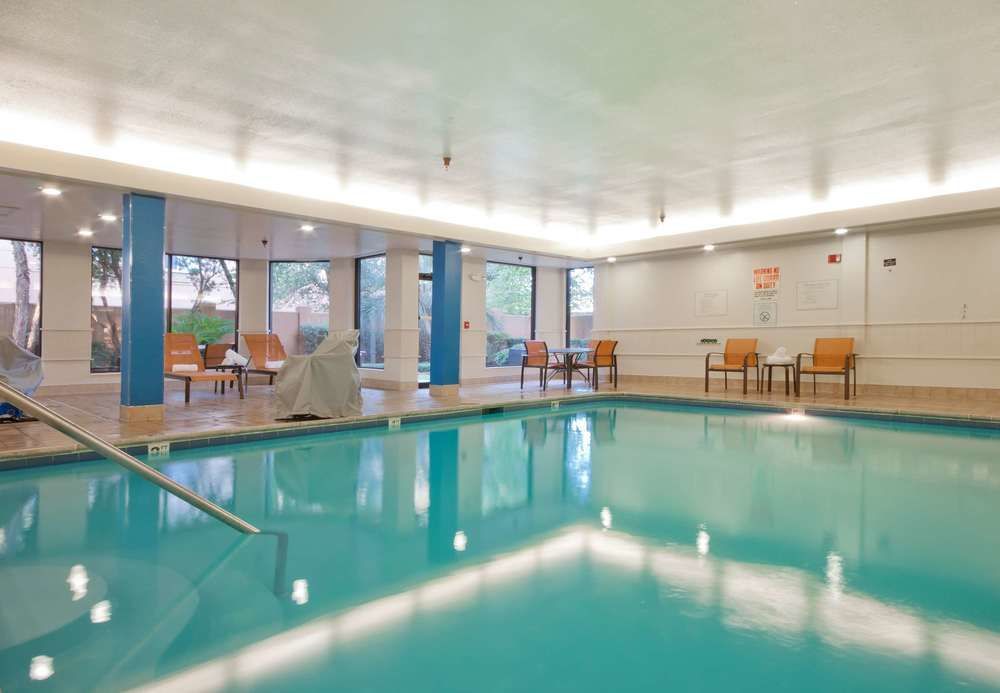 Courtyard Beaumont Hotel Екстериор снимка